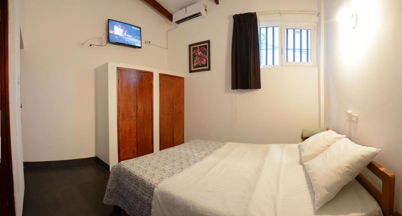 Hostal Casa Blanca Tarapoto Exterior photo